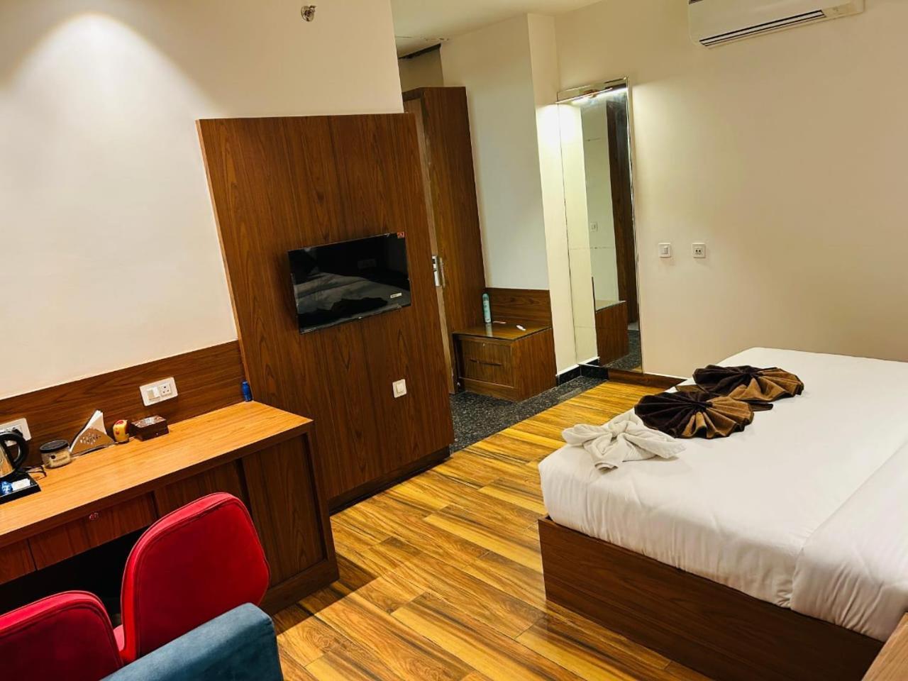 Hotel Swarn Bhoomi Kanpur Exterior foto